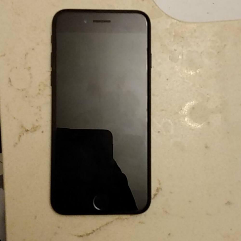 Fully Unlocked 32g Iphone 7 Jet Black